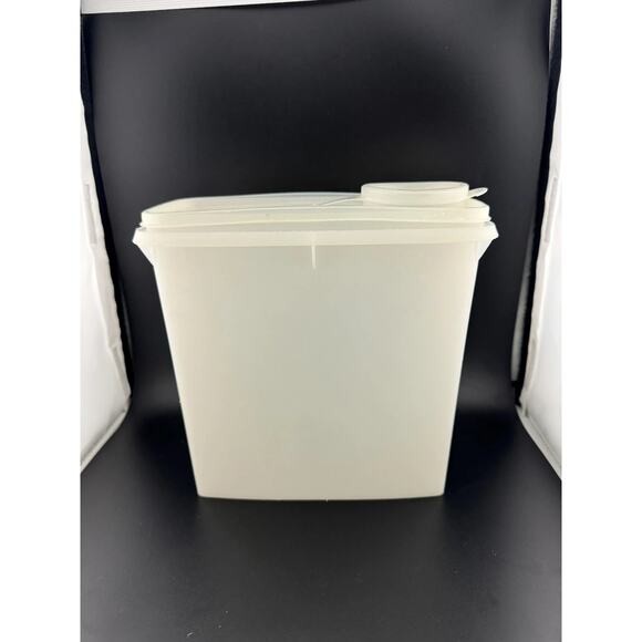 Vintage Tupperware Cereal Container - Picture 1 of 6